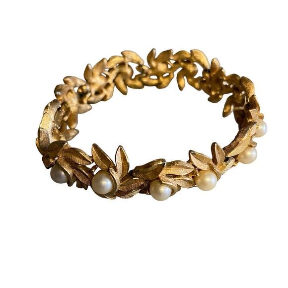 Avon Jewelry - Vintage Avon Faux Pearl Gold Leaf Bracelet 1970s - Gold tone